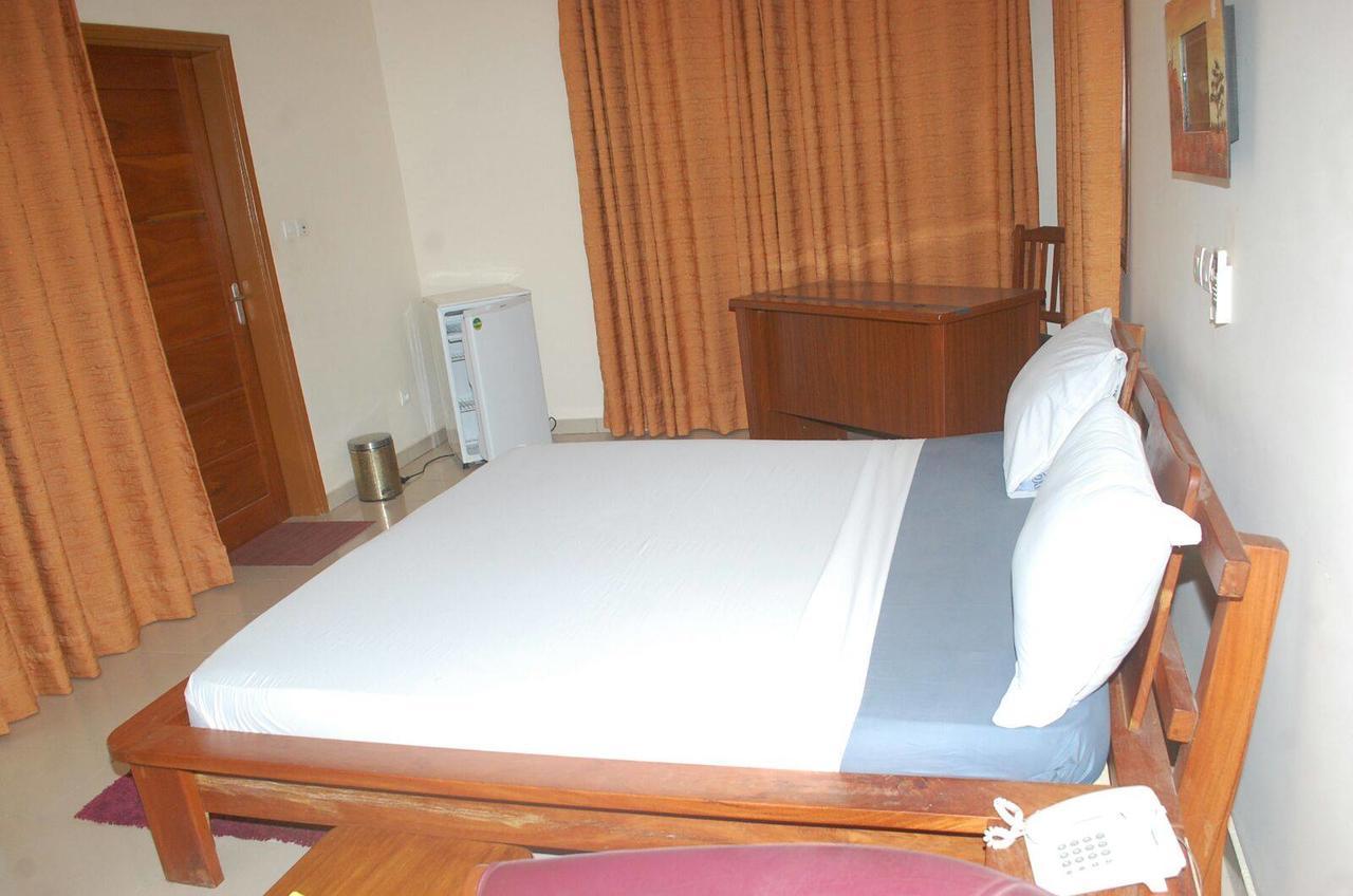 Hôtels Résidences Easy Cotonou Esterno foto