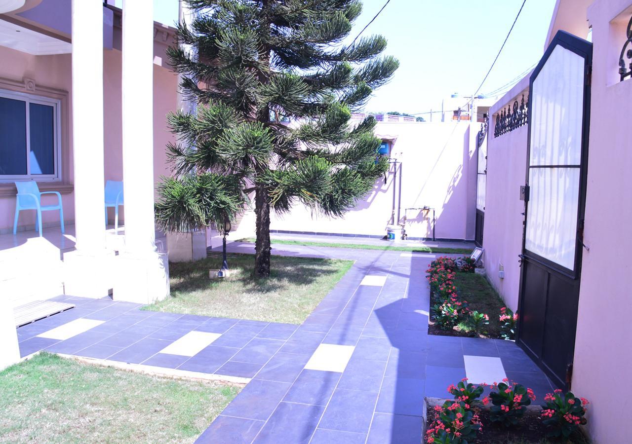 Hôtels Résidences Easy Cotonou Esterno foto