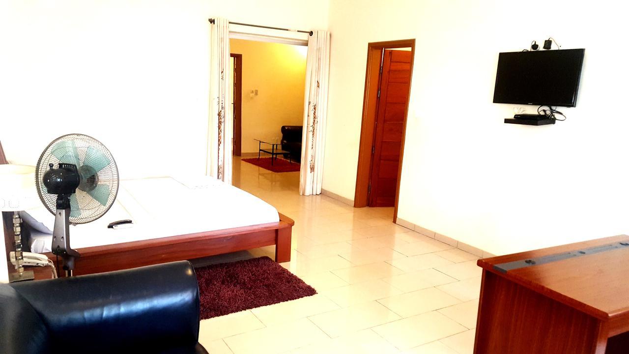 Hôtels Résidences Easy Cotonou Esterno foto